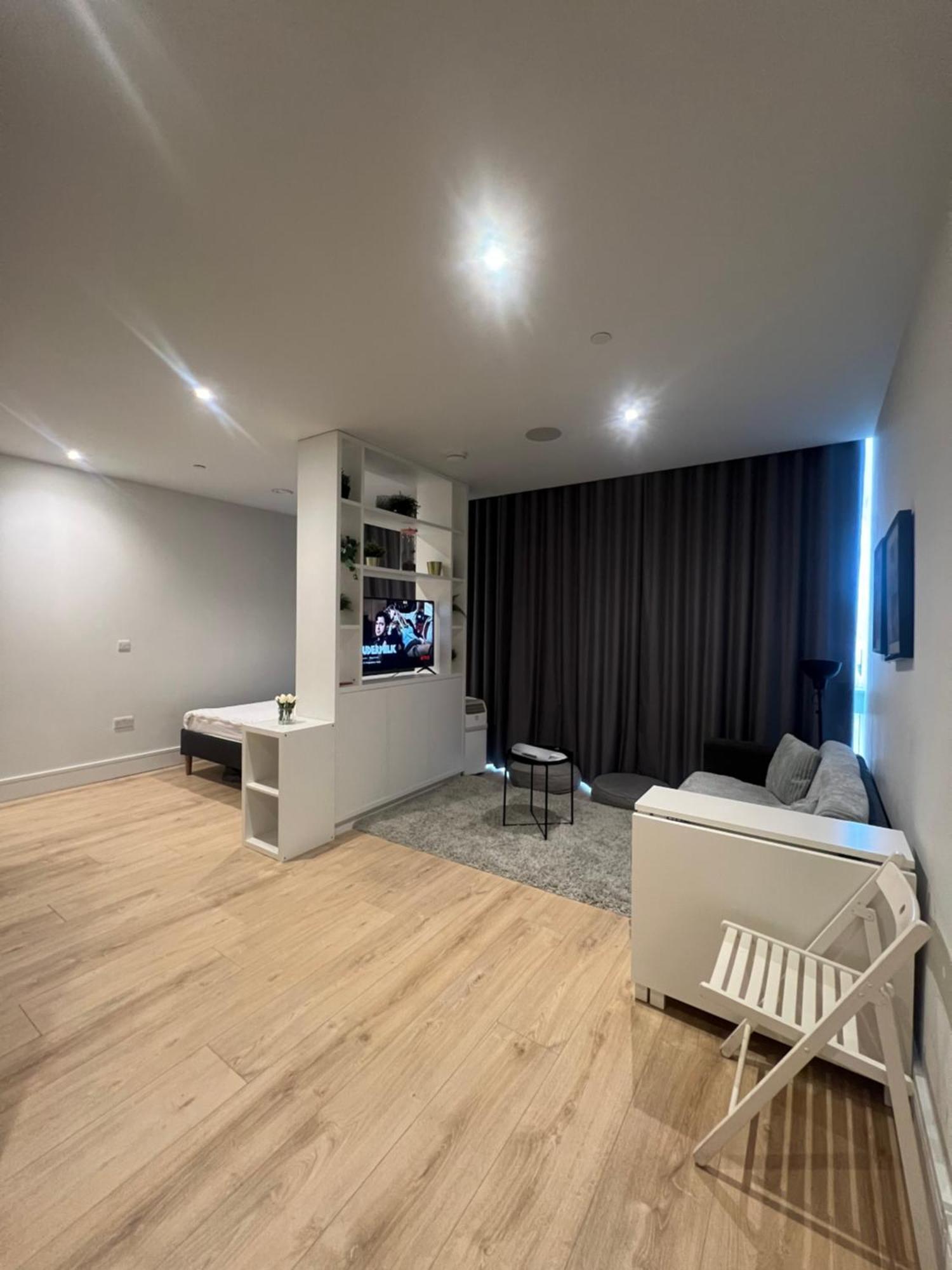 London Heathrow Airport Apartment Voyager House Terminal 12345 - Ev Electric And Parking Available Hillingdon Eksteriør bilde