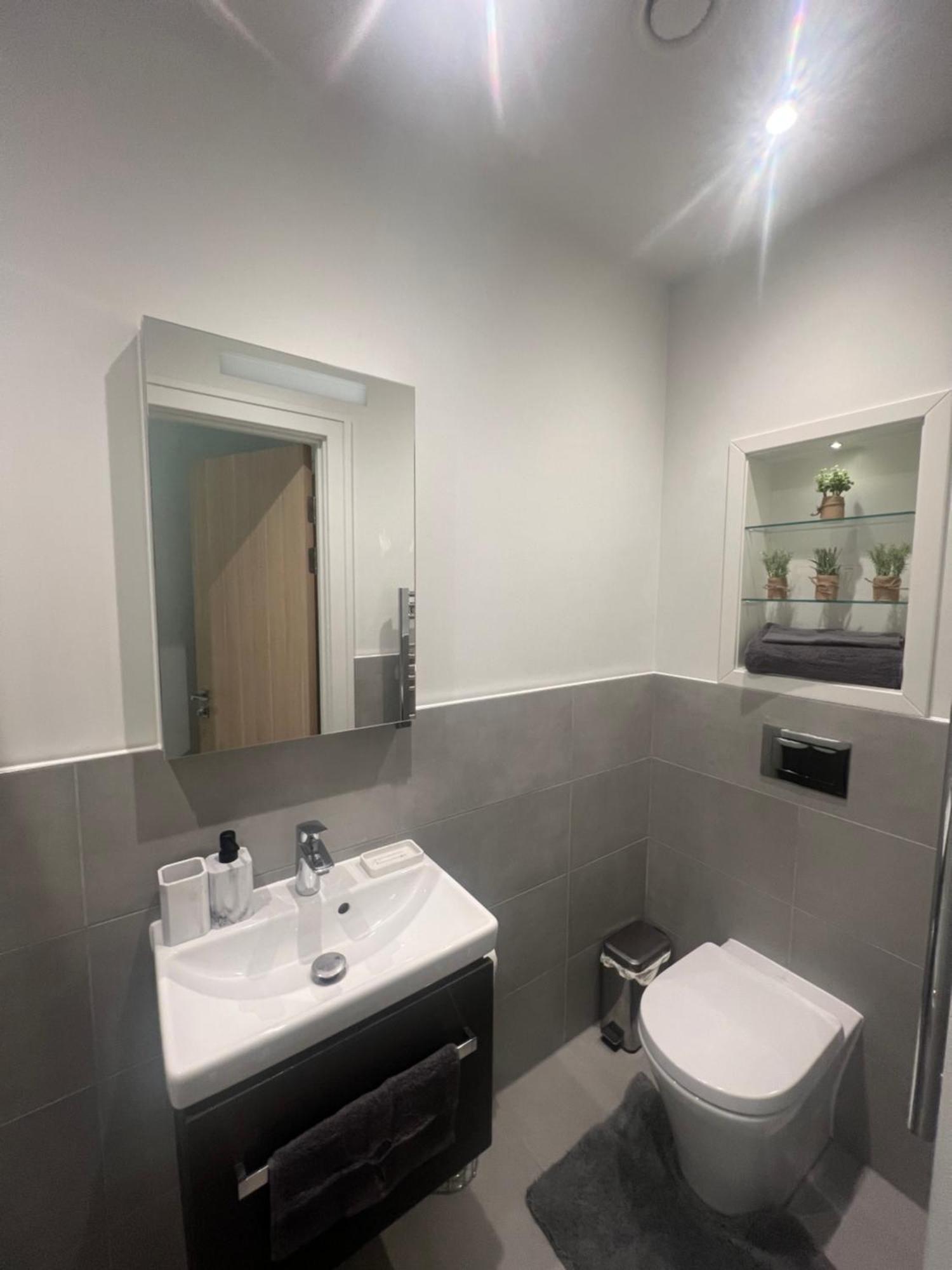 London Heathrow Airport Apartment Voyager House Terminal 12345 - Ev Electric And Parking Available Hillingdon Eksteriør bilde